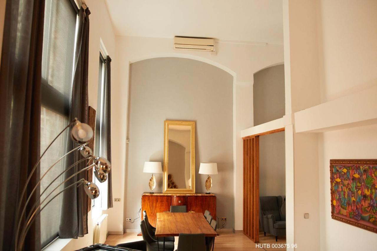 Alcam Alio Cine Apartment Barcelona Bagian luar foto