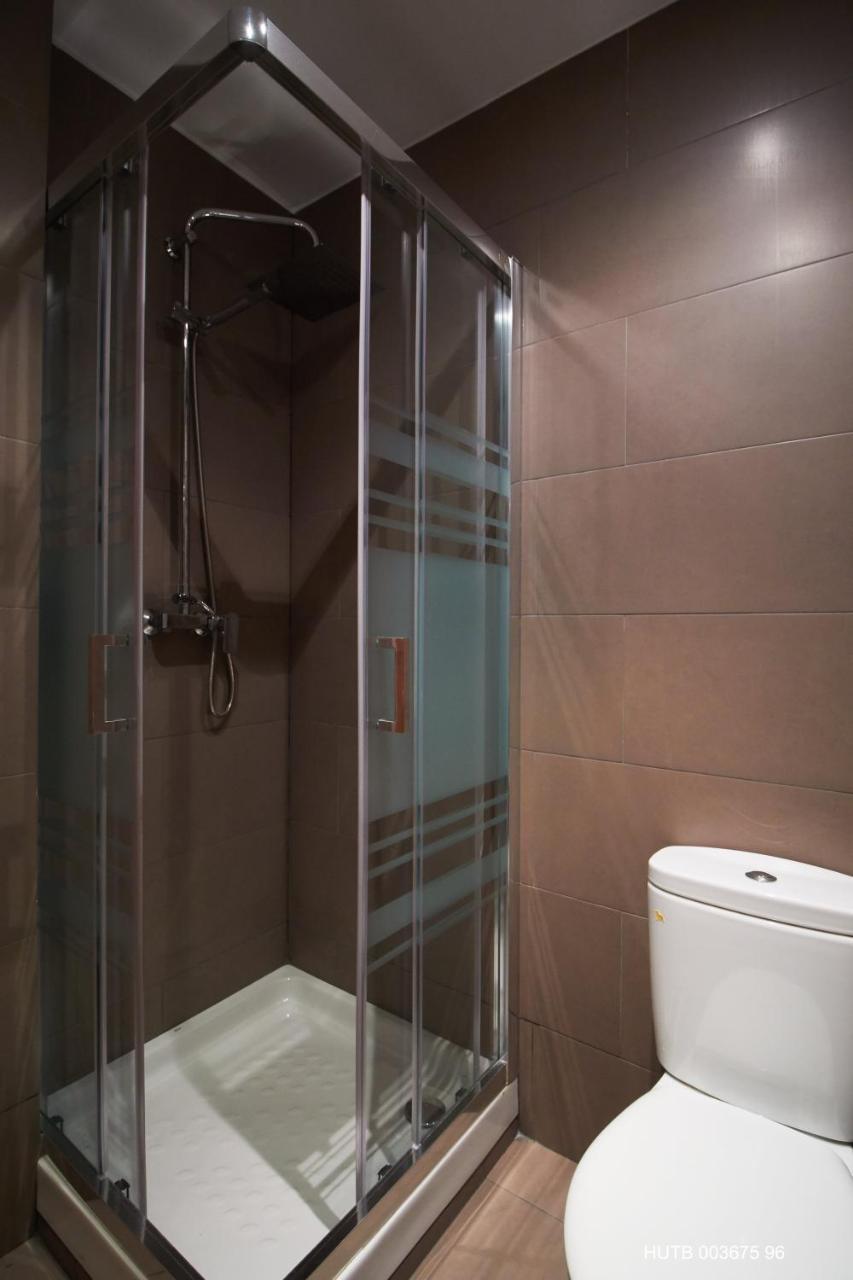 Alcam Alio Cine Apartment Barcelona Bagian luar foto