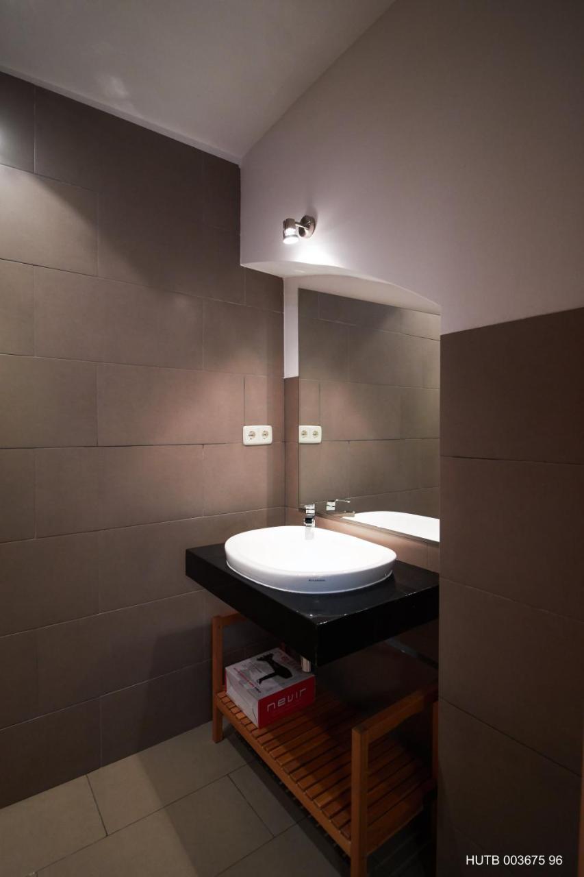 Alcam Alio Cine Apartment Barcelona Bagian luar foto